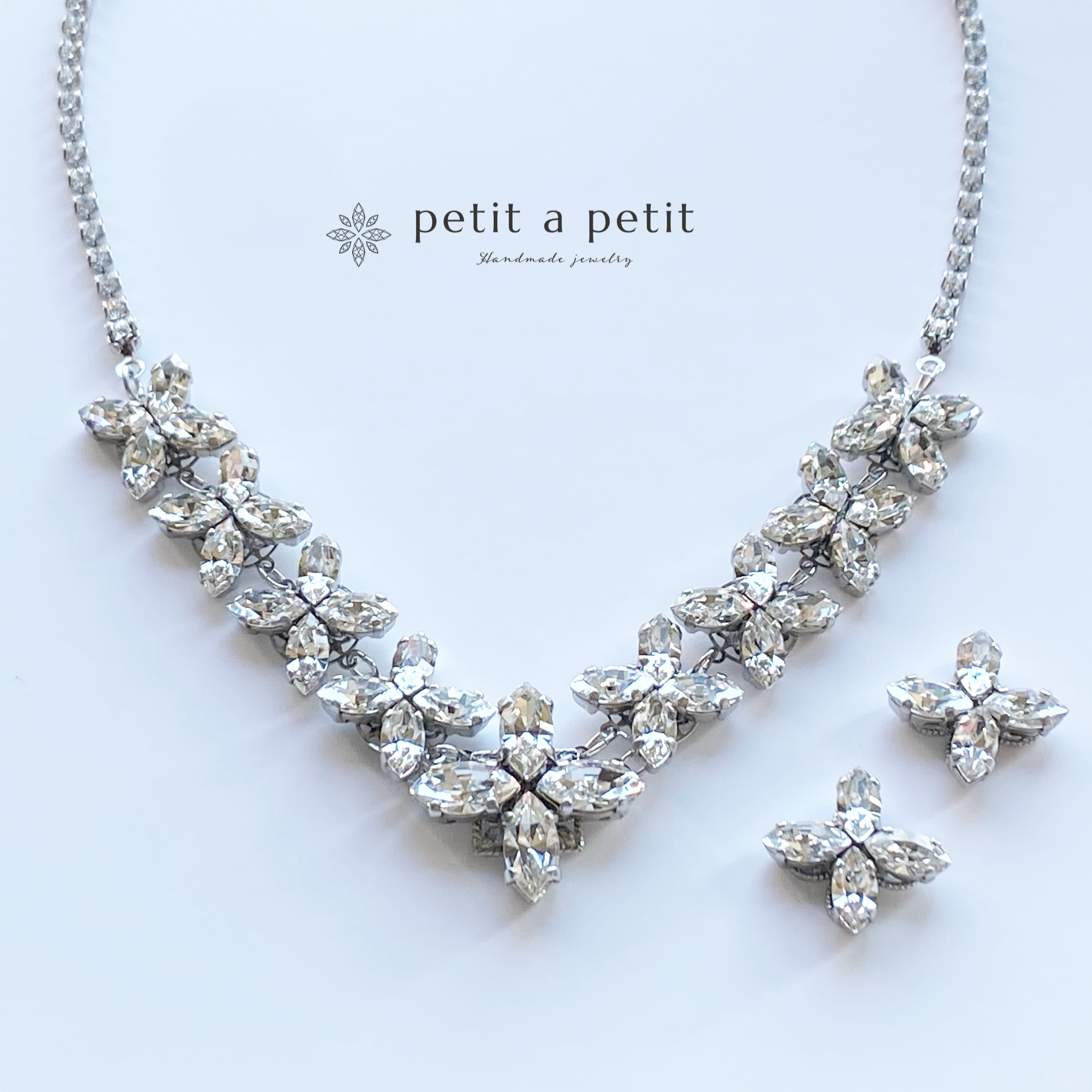 国内送料無料 総スワロフスキー®︎ Fleur ブライダルネックレス&ピアスorイヤリング une ギフトボックス付