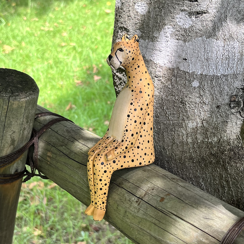 木彫り動物／すわり／チーター 彫刻 キリンの夢 通販 14968465｜Creema
