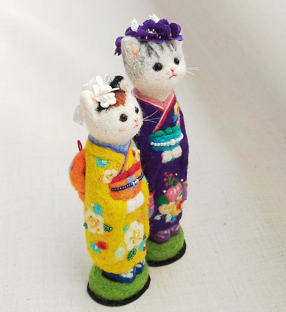 ◾振り袖の猫人形16cmサイズ　紫の晴れ着　グレーとら猫　羊毛フェルト 10枚目の画像