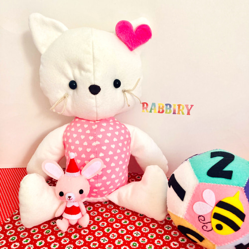 お座りネコちゃん フェルトのぬいぐるみ おもちゃ・人形 名札屋