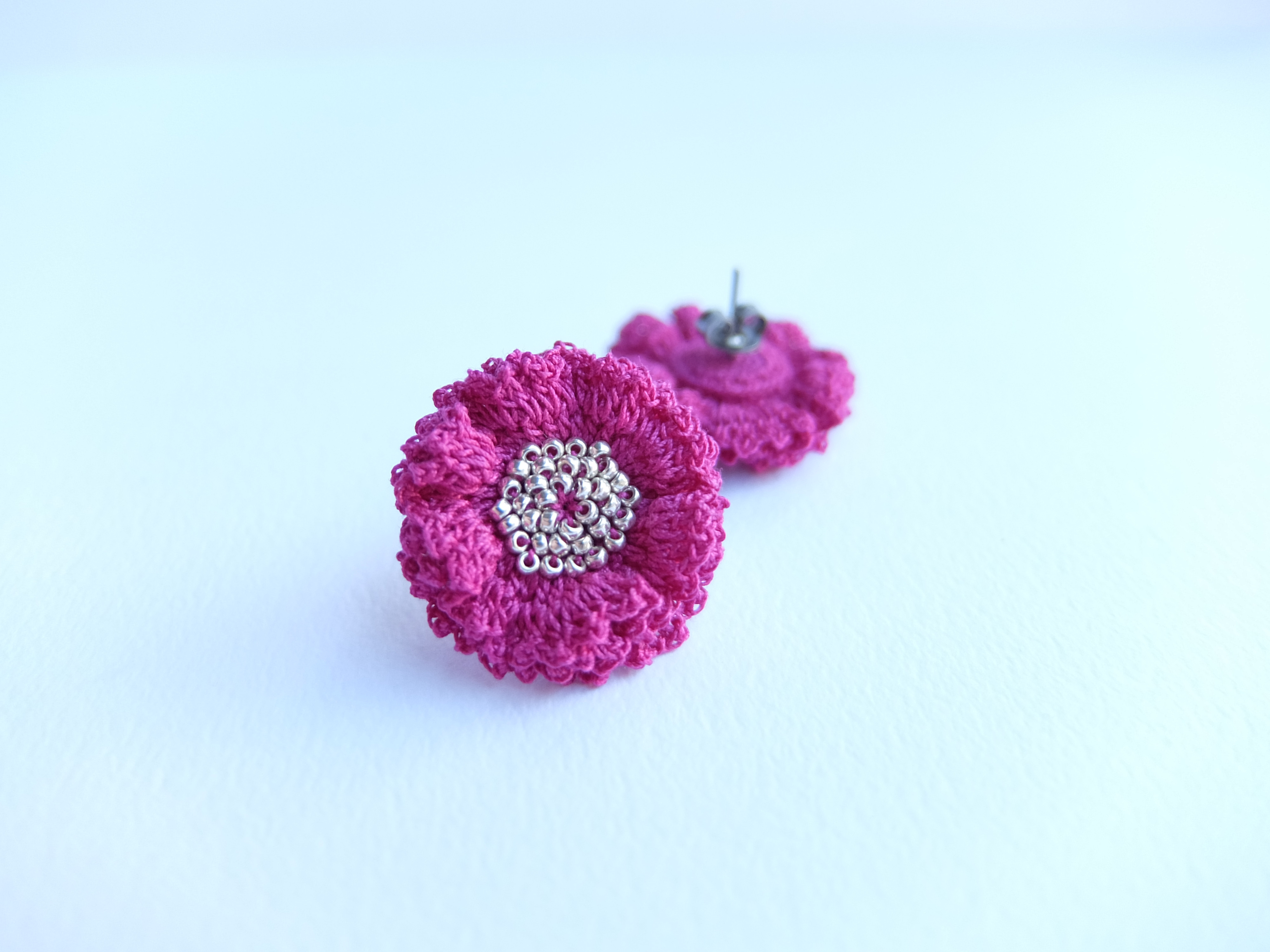 お花ピアス/イヤリング　赤紫