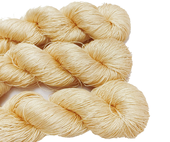 絹糸　草木染「ザクロ」たまご色　極太　シルク100％  天然染料 かがり糸 刺繍糸 組み紐 つづれ糸 3枚目の画像