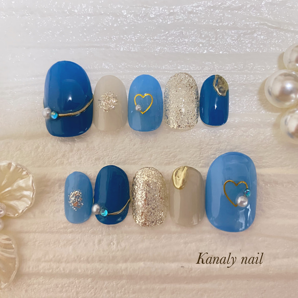 ♡サックスブルーのイニシャルネイル♡ ネイルチップ ハンドメイド