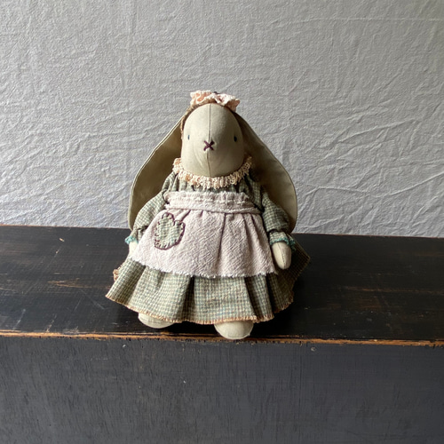 カントリードール 動物シリーズ うさぎ モスグリーンのボディ モス