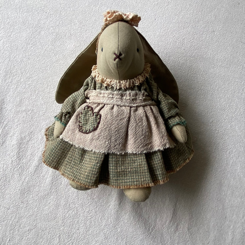 カントリードール 動物シリーズ うさぎ モスグリーンのボディ モス