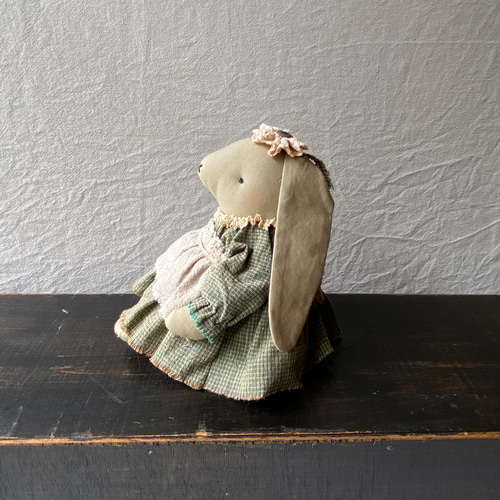 カントリードール 動物シリーズ うさぎ モスグリーンのボディ モス