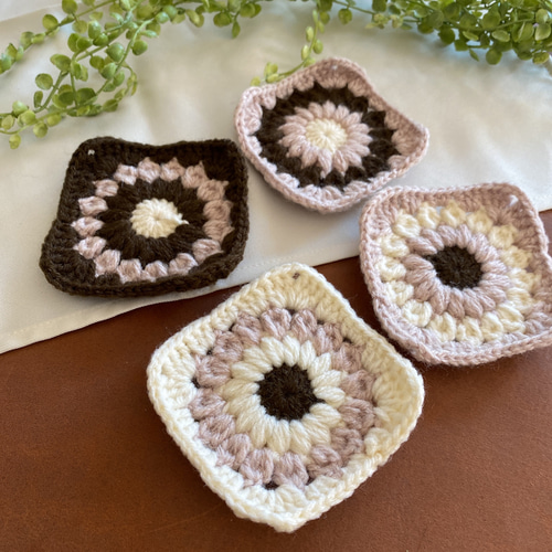 ばあちゃんの手編み アクリルたわし ハンドメイド コースターにも コースター アクリルたわし モチーフ編み グラニースクエア コースター