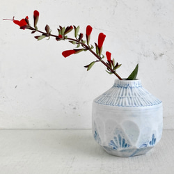 水色 バラ柄 陶器 一輪挿し 水色 バラ柄 陶器 一輪挿し 花瓶 商品一覧 - 大倉陶園公式オンライン