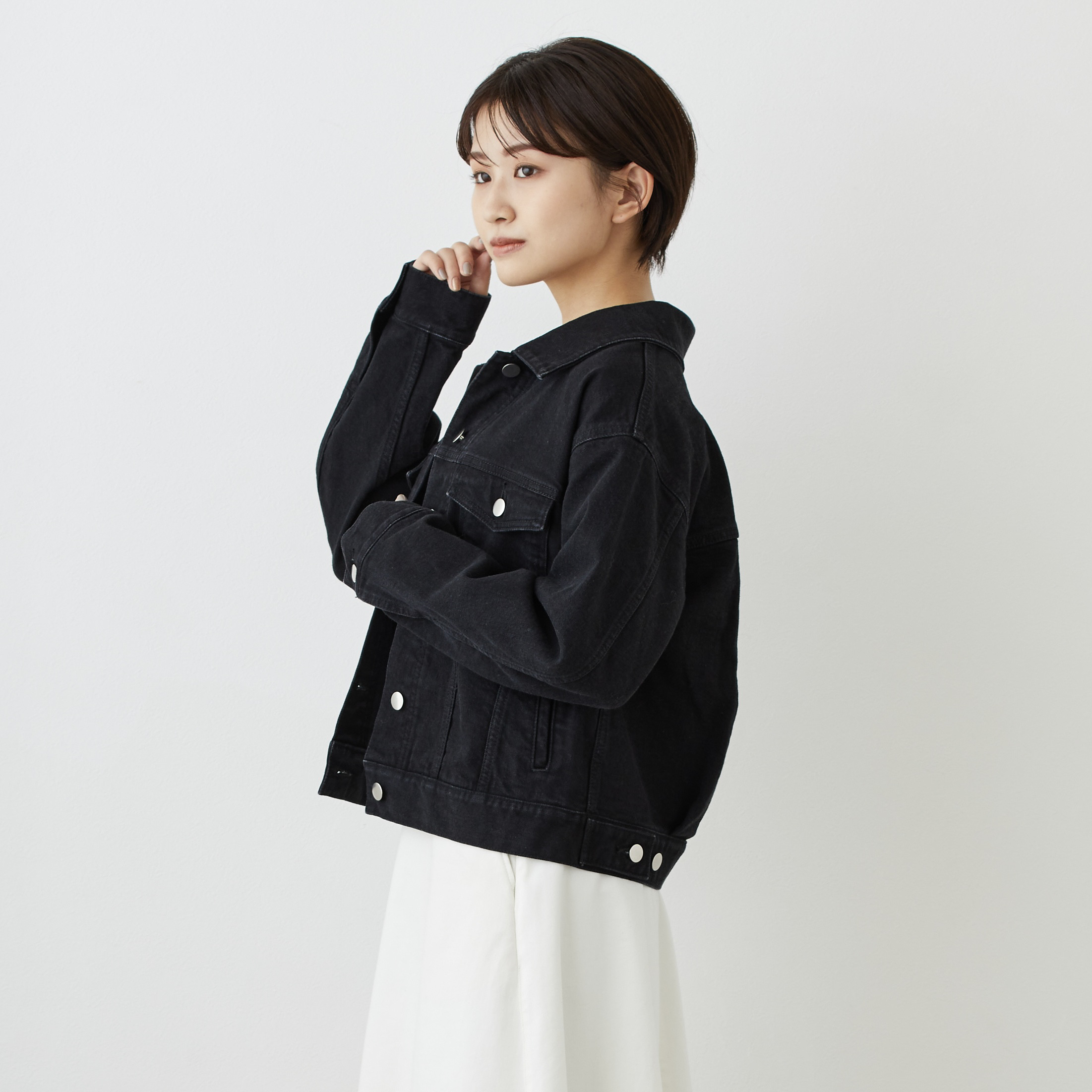 【送料無料】ゆったり着れるショート丈デニムジャケット　XS/S/Mサイズ　ブラック　やわらか国産デニム