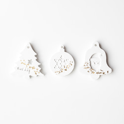 〈香るオーナメント〉スノークリスタルのアロマストーン 雪の結晶 クリスマス ゴールドのリボン付き 6枚目の画像