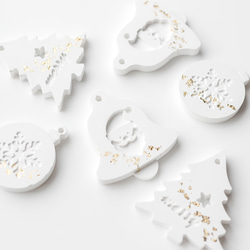 〈香るオーナメント〉スノークリスタルのアロマストーン 雪の結晶 クリスマス ゴールドのリボン付き 7枚目の画像