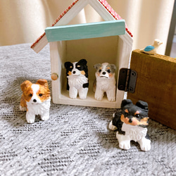 シェルティ　子犬　4匹セット&わんこのお家　ミニチュア　木工　犬　置物　フィギュア 6枚目の画像