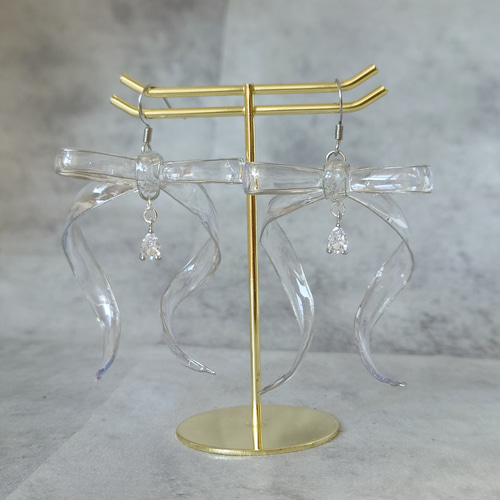人気☆雫きらめくワイヤーリボンピアス・イヤリング レジン 華やか