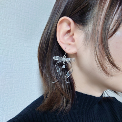 人気☆雫きらめくワイヤーリボンピアス・イヤリング レジン 華やか
