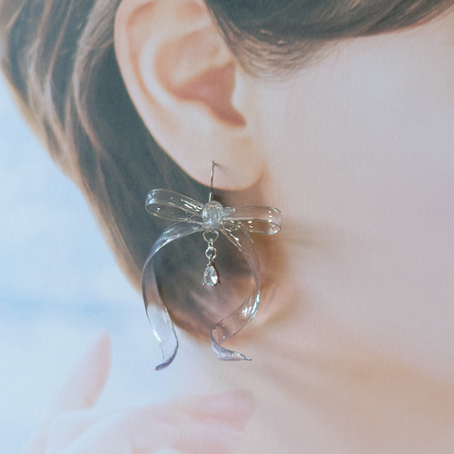 人気☆雫きらめくワイヤーリボンピアス・イヤリング レジン 華やか