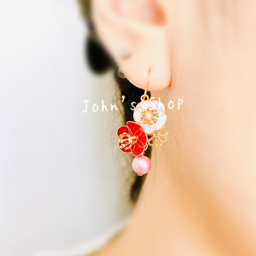 紅白梅のピアス 1ペア 和の美を纏うレジンとディップアートの