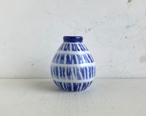 蔵整理16 青い草花の絵付け 陶器の花瓶 蔵整理16 青い草花の絵付け 陶器の花瓶