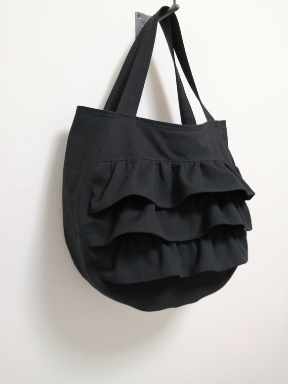 大きめまんまるフリルトート　黒　A4サイズ　再販人気作品 5枚目の画像