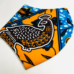 立体マスク・カバー　アフリカンプリント　キテンゲ　臈纈染　スカイブルー✖️オレンジ　鳥柄　1点もの 2枚目の画像