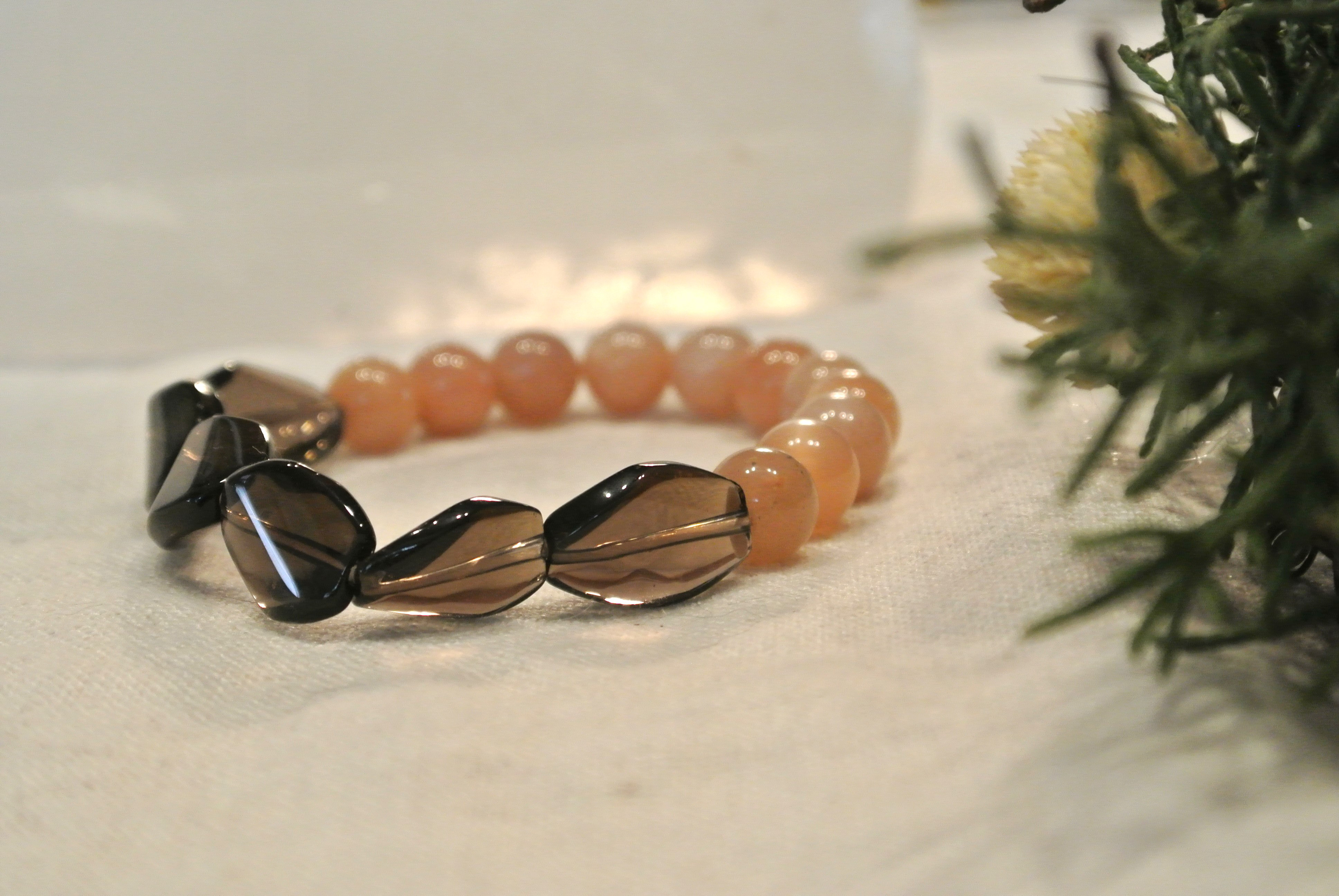 オレンジムーンストーン＆スモーキークォーツ／天然石ブレスレット