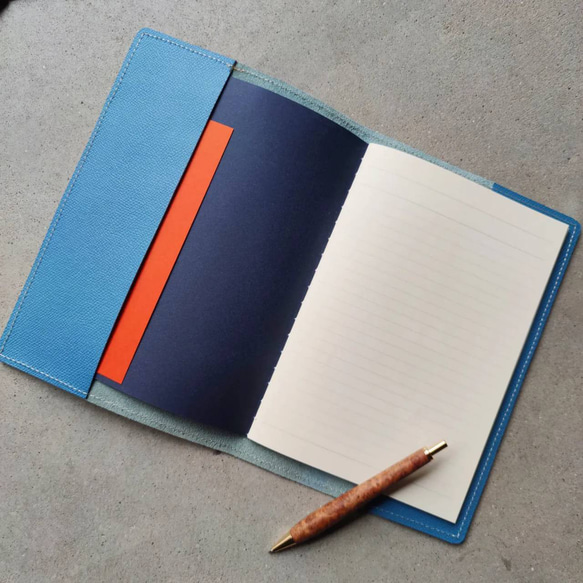 本革レザー　爽やかなターコイズブルーのノートカバー　A5サイズ　その他のサイズ、色も作成可能　ほぼ日手帳 5枚目の画像