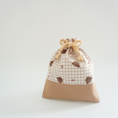 くま～ チェリー×チェック～ 』＊ 給食袋 巾着袋 ＊ 入園グッズ