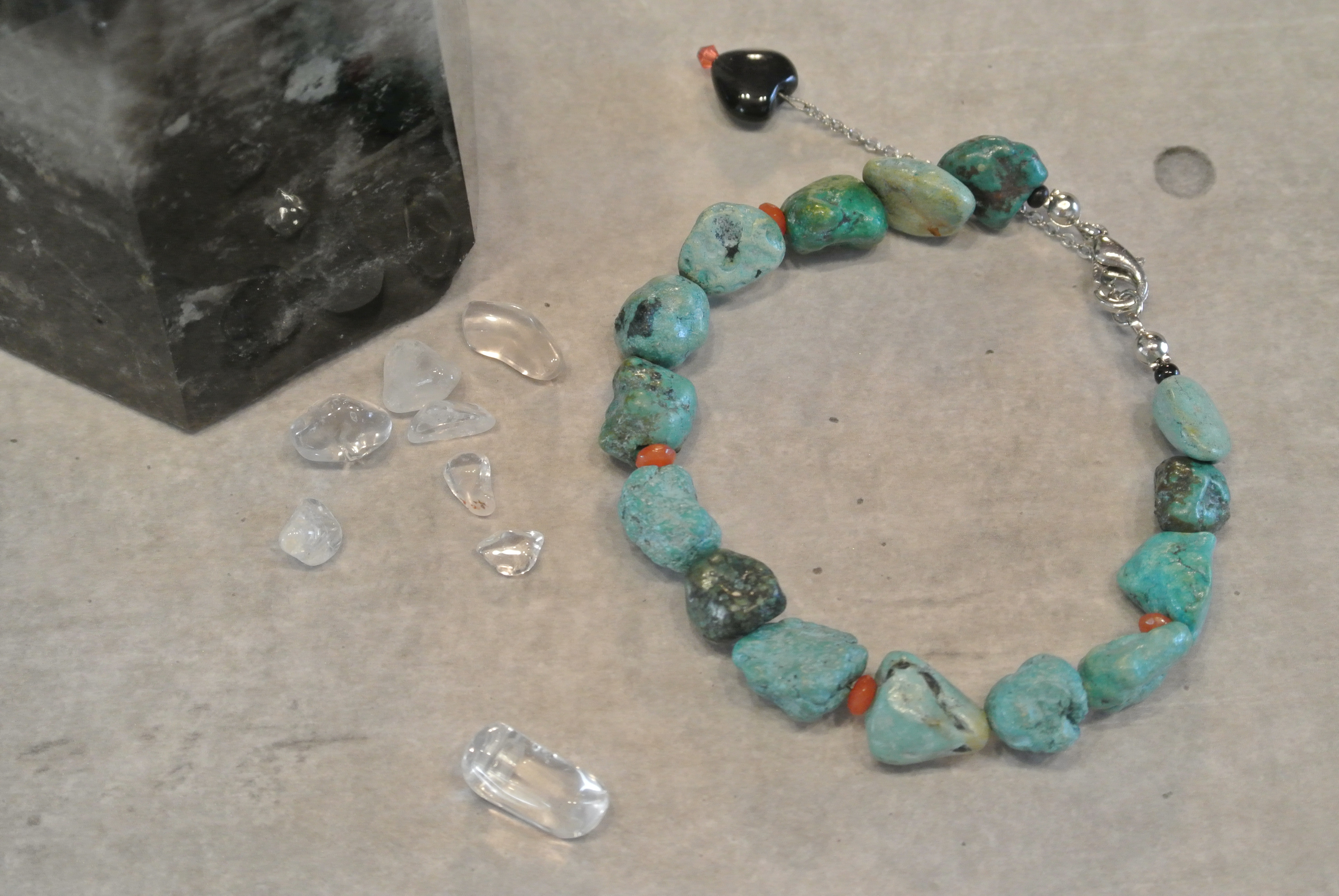 ターコイズとオニキス／天然石ブレスレット