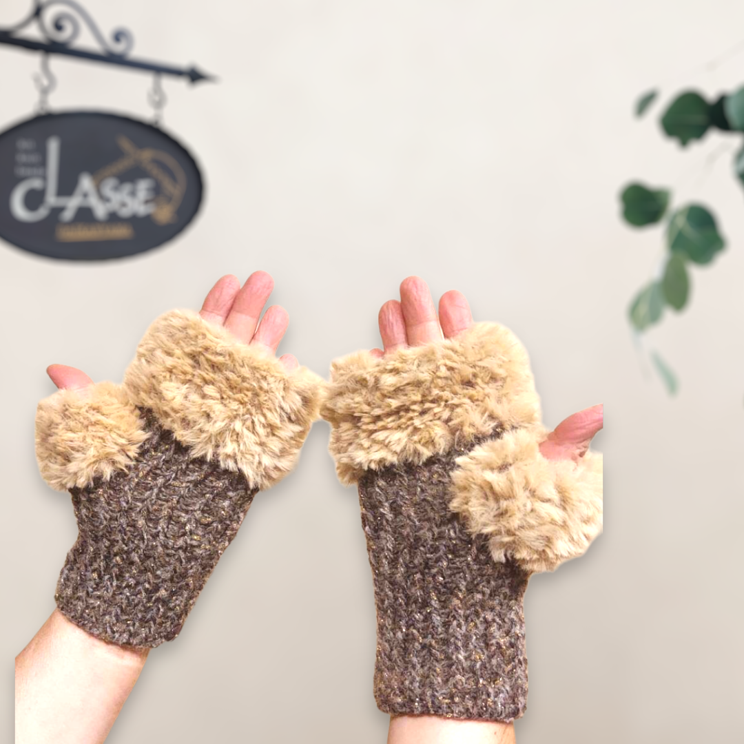 ［受注製作］ゴージャスなラメ入りウール&モヘア×ふわふわファーのハンドウォーマー(濃いめのベージュ