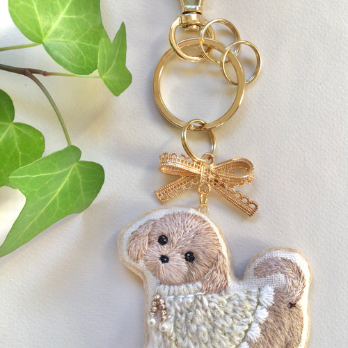 トイプードル キーホルダー ビーズ ハンドメイド リボン 手刺繍