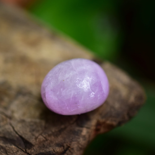 ピンク強め☆クンツァイト s606 天然石 Funky garuda stone 通販