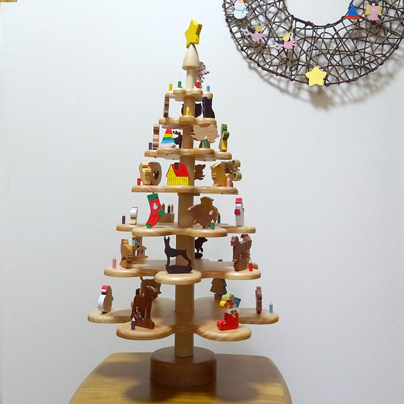手作りの犬の木製クリスマスツリー、わんちゃん好きな方に。(b) 3枚目の画像