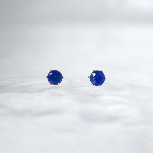 ラピスラズリのお守りピアス】青 / 4mm / 天然石 / 金属