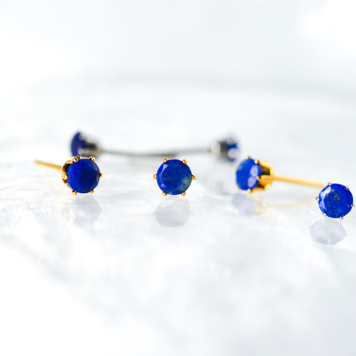 ラピスラズリのお守りピアス】青 / 4mm / 天然石 / 金属