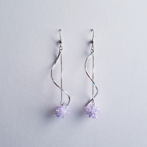 揺れる氷の花【パープル】 ピアス/イヤリング ピアス（フック  