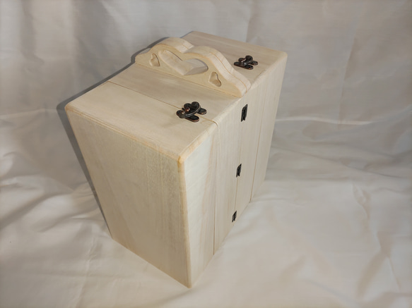 ミシン糸+ボビン ６０個収納　便利な糸立て木製裁縫箱　ソーイングボックス　折り畳み収納ケース　♡型ピンクッション付 9枚目の画像
