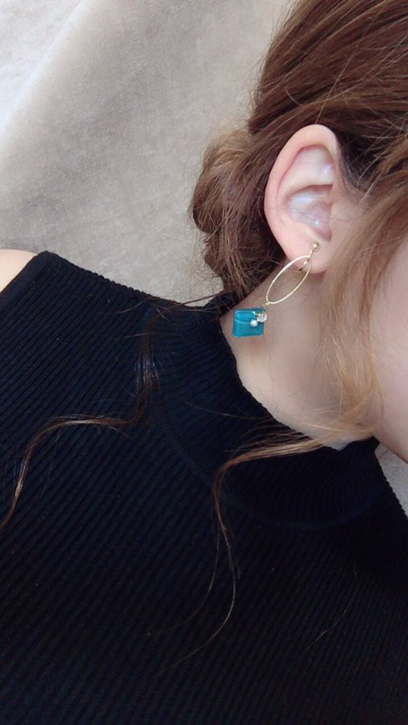 Asymmetry Shizuku square oval hoop pierce/earring(Green×Must 2枚目の画像