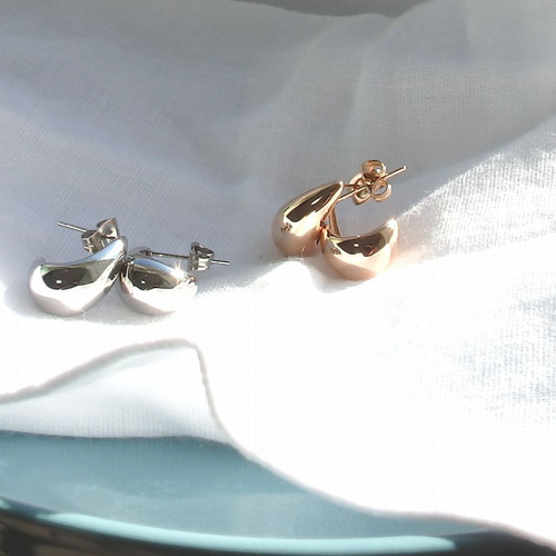 Macy's 14Kゴールド ノットデザインピアス Italian Gold Love Knot