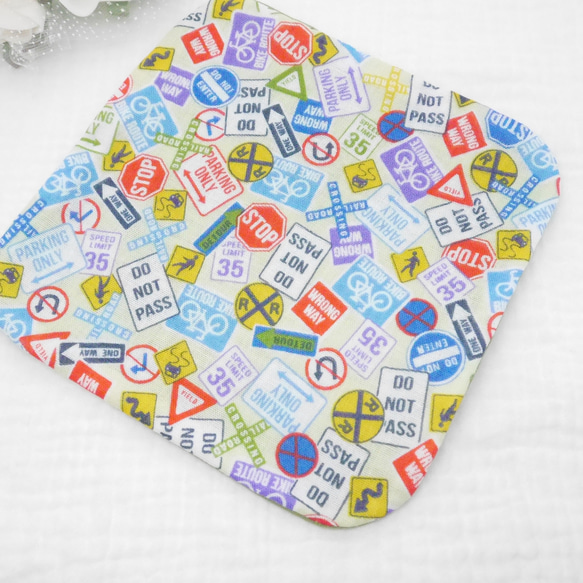 お名前テープ付＊優しいガーゼハンカチ♡道路標識＊16×16＊Gauze handkerchief 2枚目の画像