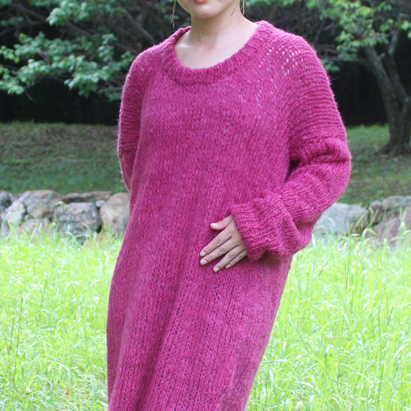 手編みモヘアラウンドネックロングワンピース　チェリーピンク