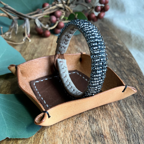 本革ビーズ刺繍ブレスレット simple black #49 ブレスレット cu