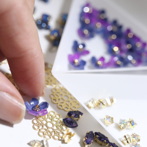 特集掲載》夜空*星と月のピアス／イヤリング （花、青、紫