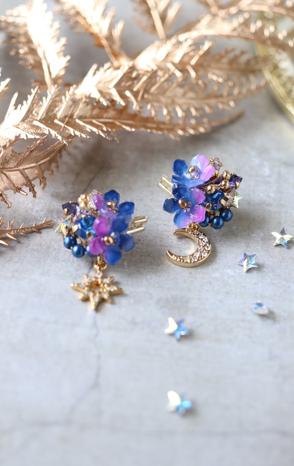 特集掲載》夜空*星と月のピアス／イヤリング （花、青、紫