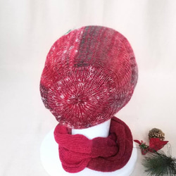 クリスマスカラーのニット帽 3枚目の画像