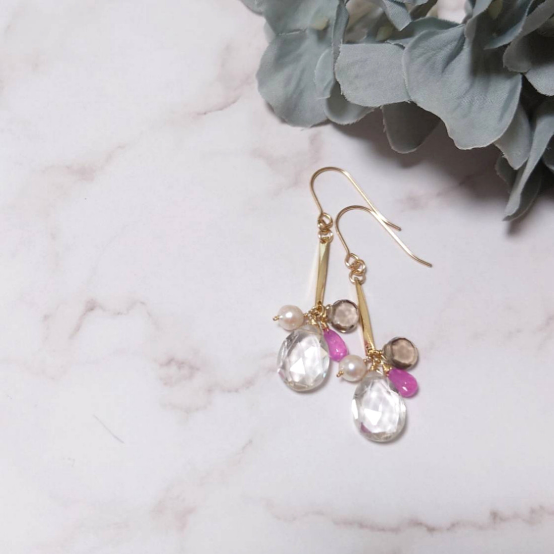 クリスタルとルビーのピアス