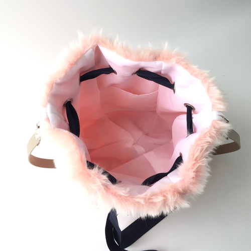 エコファーバッグ、巾着ショルダーバッグ、大人かわいいピンク 巾着