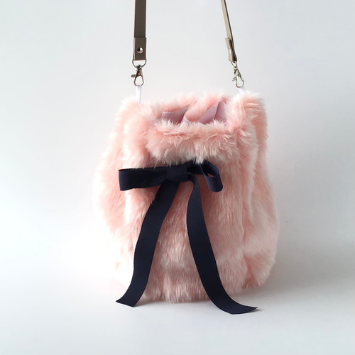 エコファーバッグ、巾着ショルダーバッグ、大人かわいいピンク 巾着