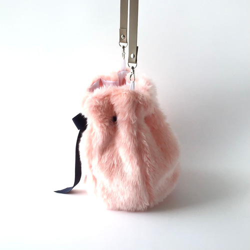 エコファーバッグ、巾着ショルダーバッグ、大人かわいいピンク 巾着