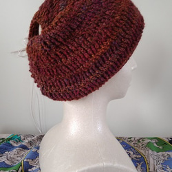 リバーシブルで被れます！！かぎ針編みで、引き上げ編みを駆使した、姉さんかぶりに見える帽子～～！コサージュ付き！！ 5枚目の画像