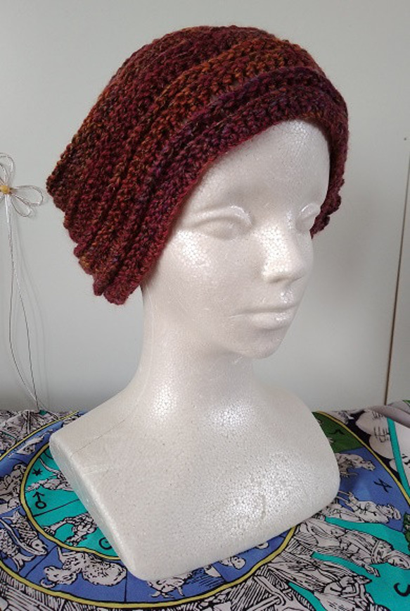 リバーシブルで被れます！！かぎ針編みで、引き上げ編みを駆使した、姉さんかぶりに見える帽子～～！コサージュ付き！！ 15枚目の画像