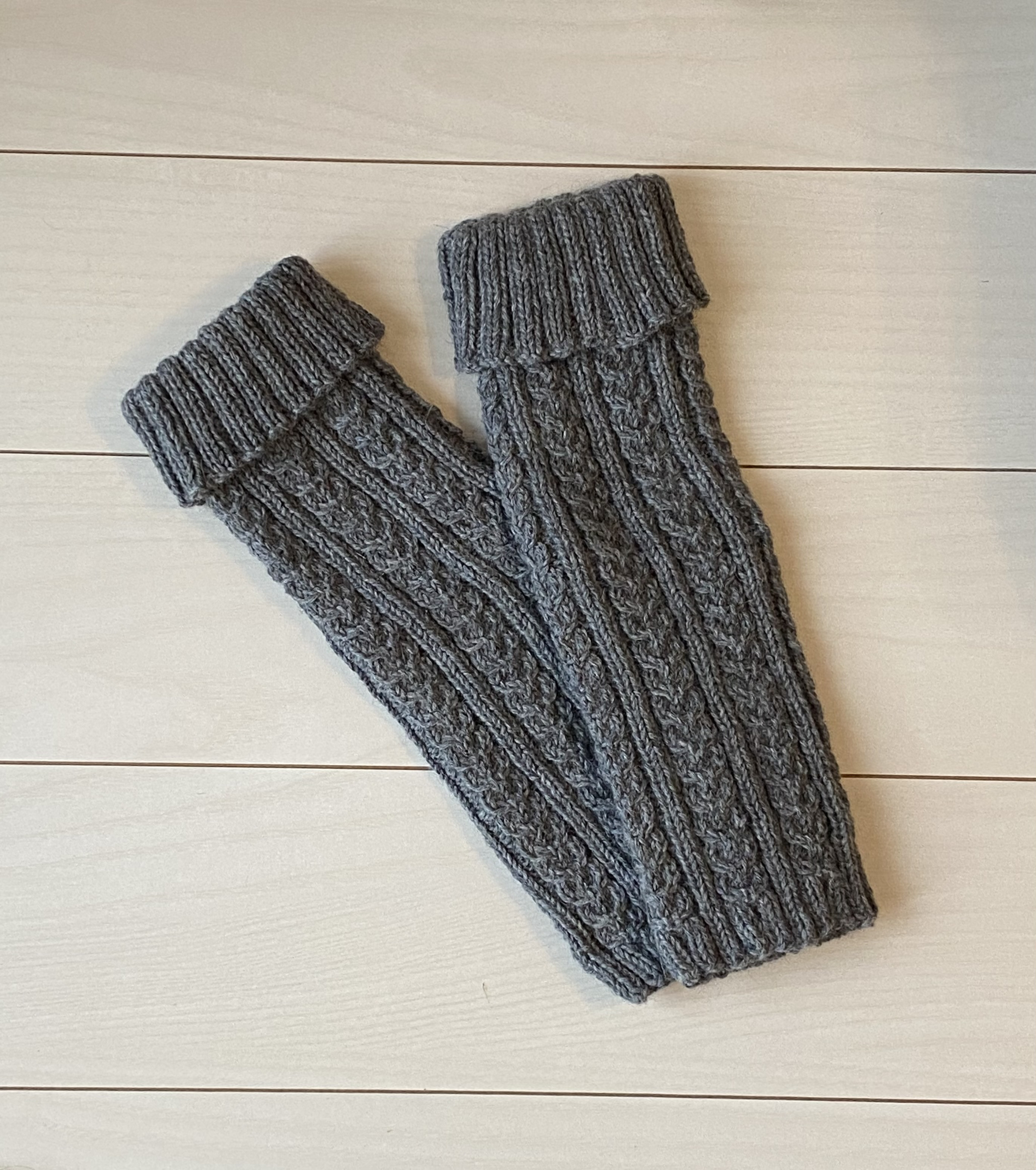 1.22〜《SALE》¥8.800→¥7.000 おばあちゃんが編む細鎖編みレッグウォーマー　霜降りダークグレー